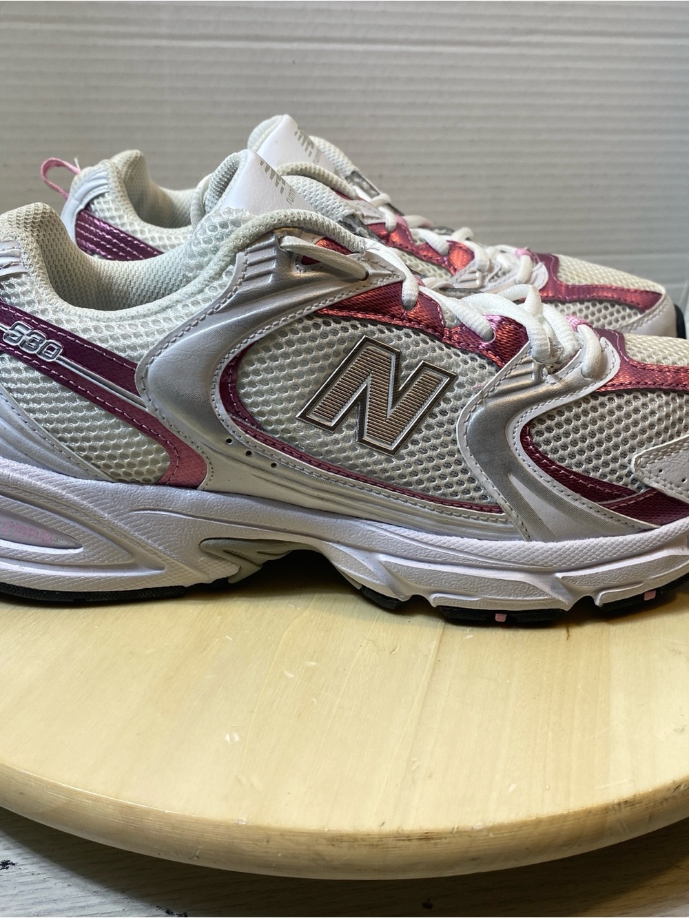 New Balance 530 White Pink Silver MR530PK Women’s 10 Running Shoes Pre Owned